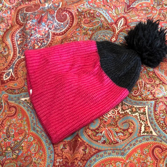 Roots Beanie - Picture 7 of 7